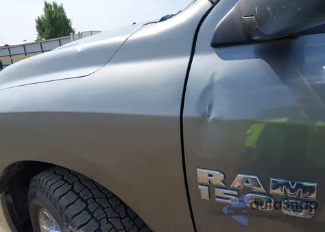 2013 Ram 1500 Laramie z USA, uszkodzony, nr VIN 1C6RR7NT4DS556208